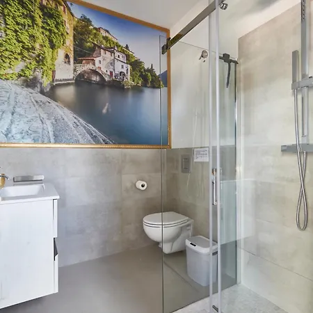 Cozy Studio With Lake View In Apartment *